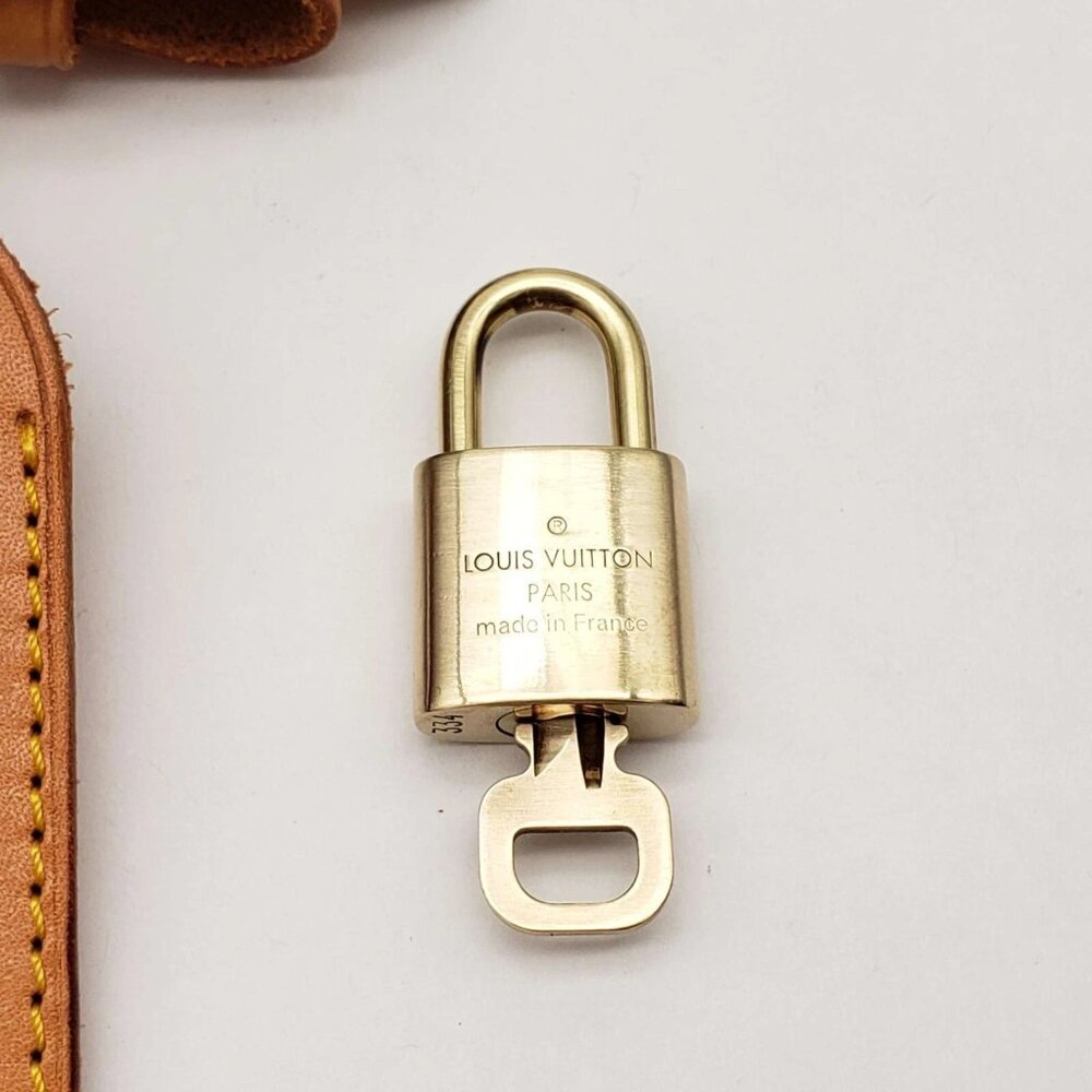 Authentic Louie Vuitton Luggage tag/Nametag with Gold Padlock and Key Shiny - Picture 9 of 11
